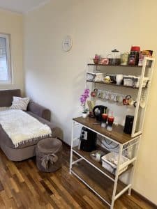 Kuhinjska polica sa priključcima photo review