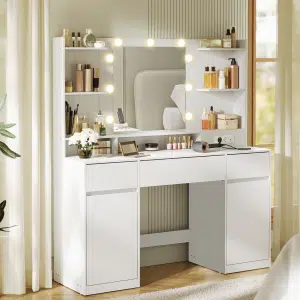 Toaletni Sto sa Ogledalom i Utičnicom