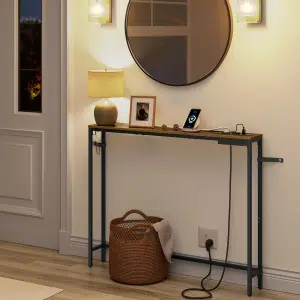 Uski konzolni sto sa utičnicama