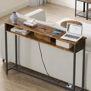 Uski konzolni sto sa utičnicom