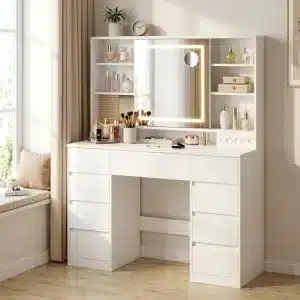 Sto za šminkanje sa ogledalom i utičnicom